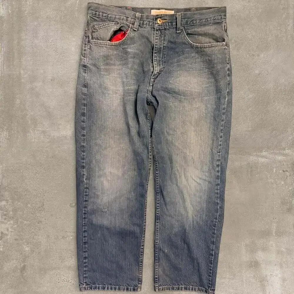 Wrangler Jeans Co. Loose Straight Blue Denim Jeans - Men's Size 38x32
